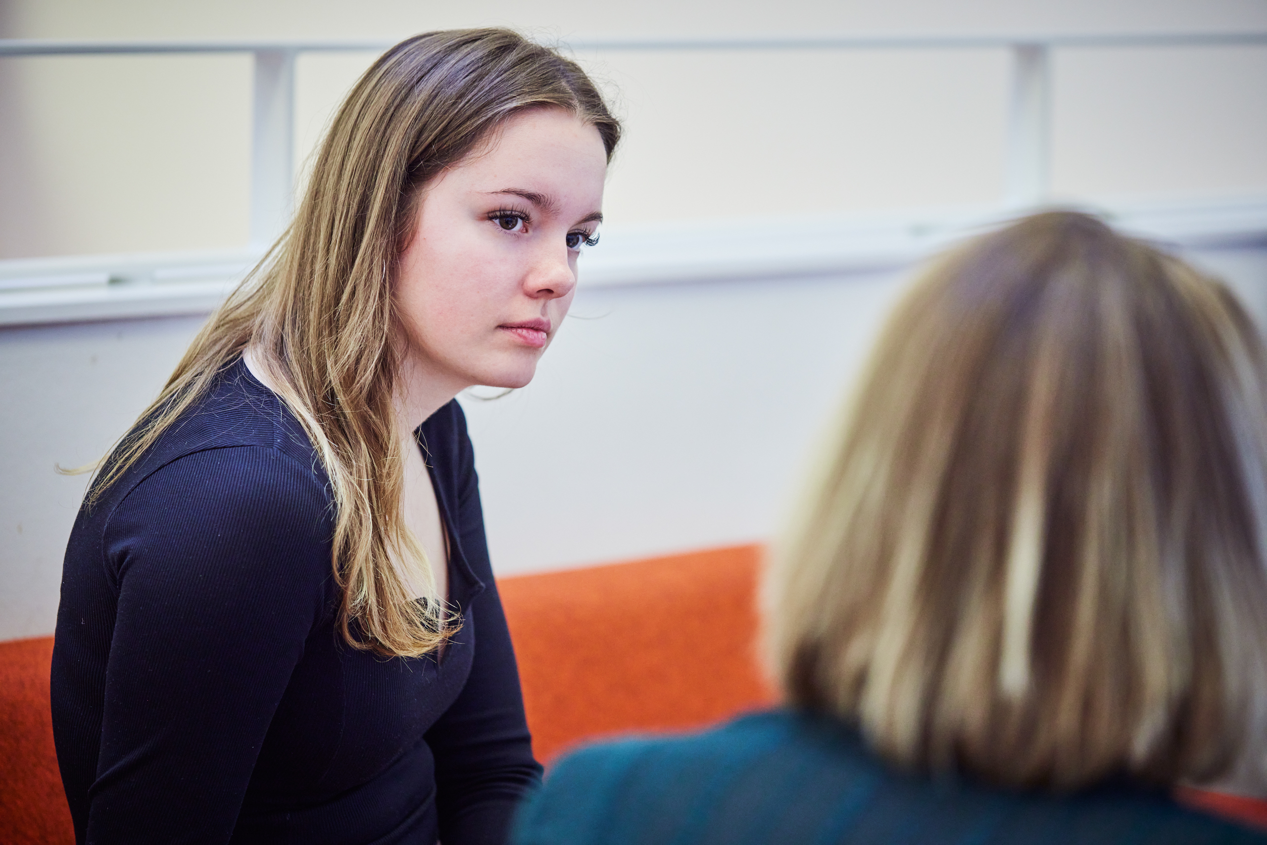 Kursist snakker med lærer